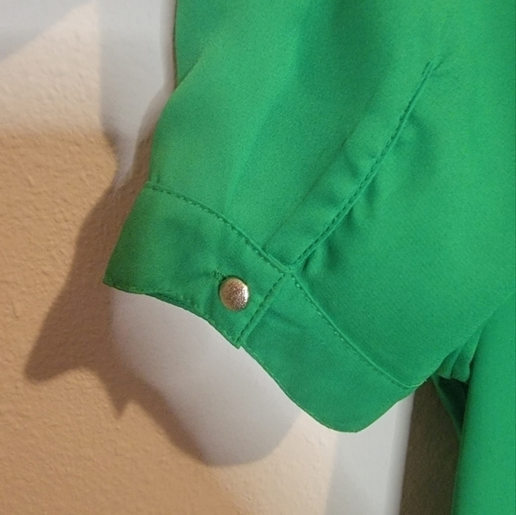 UMGEE Green Zip up Blouse. - Picture 9 of 9